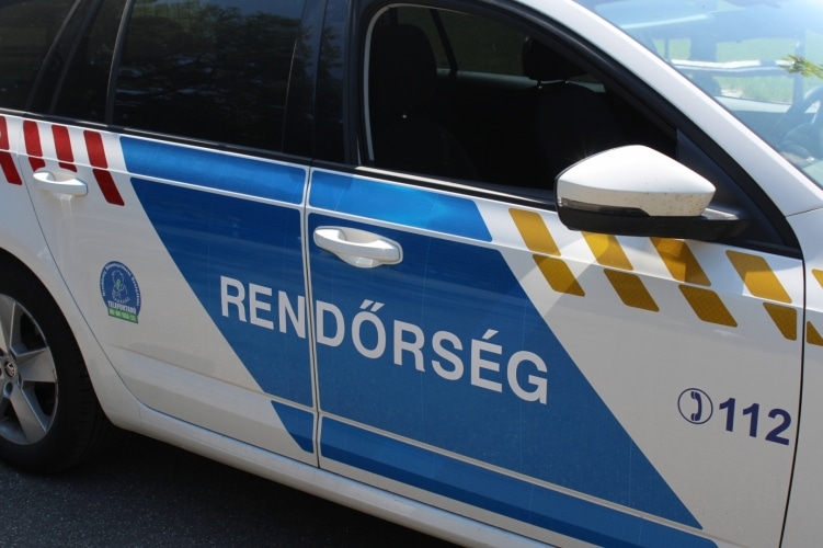 Külföldi férfi támadt rendőrökre Debrecenben egy kaszinó előtt 10 rendőrautó