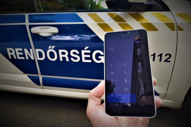 Közlemény 7 rendőrautó, telefon