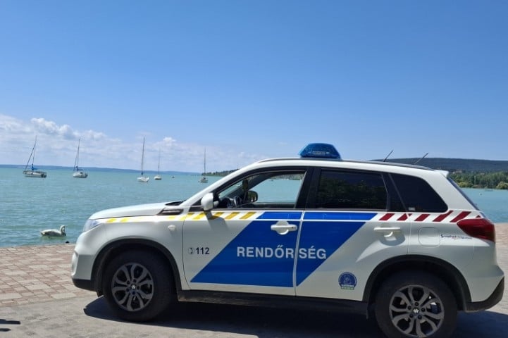 Becsületsértéssel, zaklatással és közokirat-hamisítással vádolnak egy enyingi férit 4 RendorautoAlmadi 12