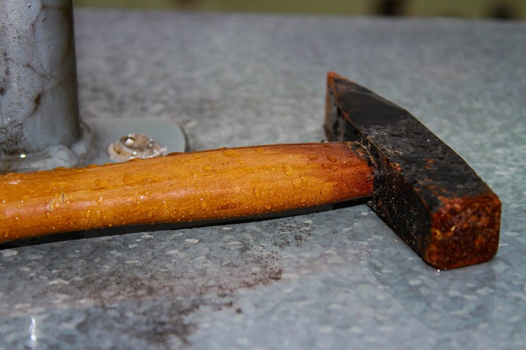 hammer, tool, craft, work, repair, nature, metal, rusty, rain, wet, raindrop, old, wood handle, construction work, to destroy, to hammer in a nail, heavy blows, hammer head and handle, stunts, hand tool, the hammer grab, hammer blow, hammer mill, hammer strong