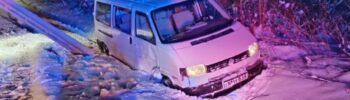 Oszlopot döntött ki egy kisbusz Kercseligetnél