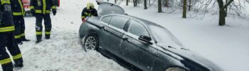 Árokba sodródott egy autó