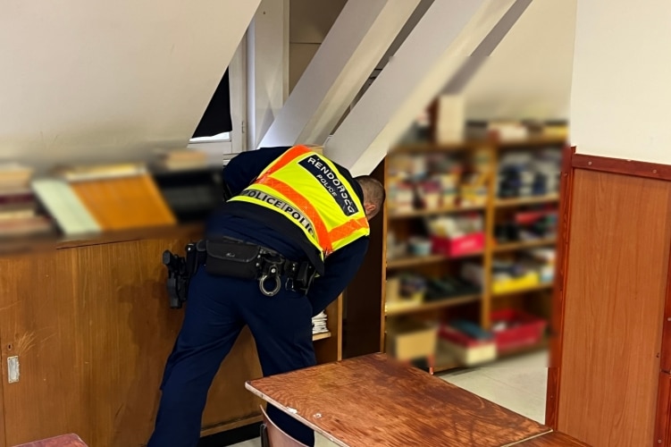 Bombafenyegetés miatt ürítettek ki több iskolát Hajdú-Biharban