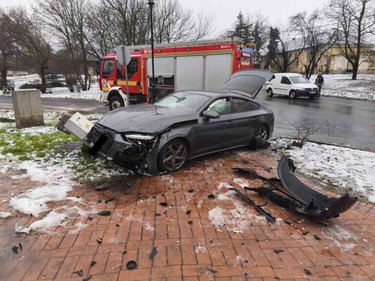 Két személygépkocsi ütközött össze Tökölön