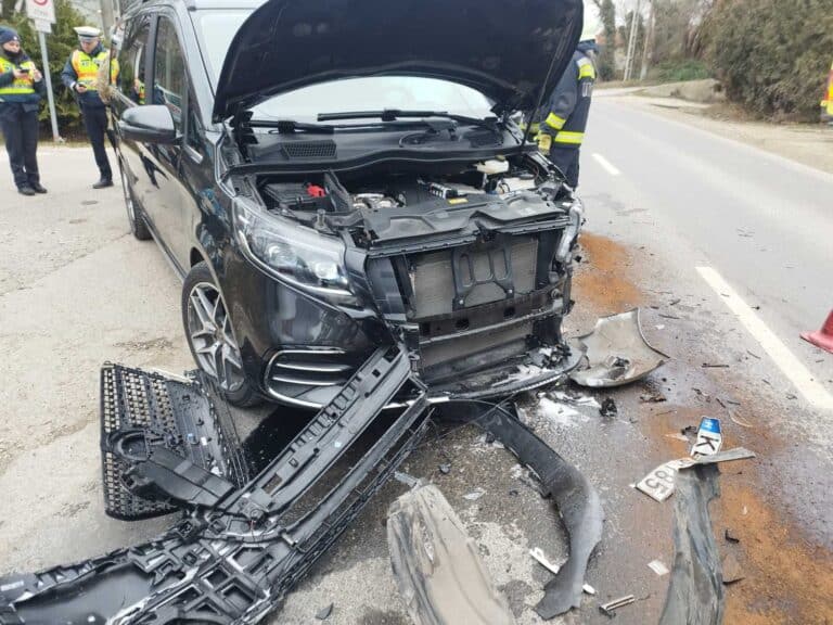 Két személygépkocsi ütközött össze Biatorbágyon