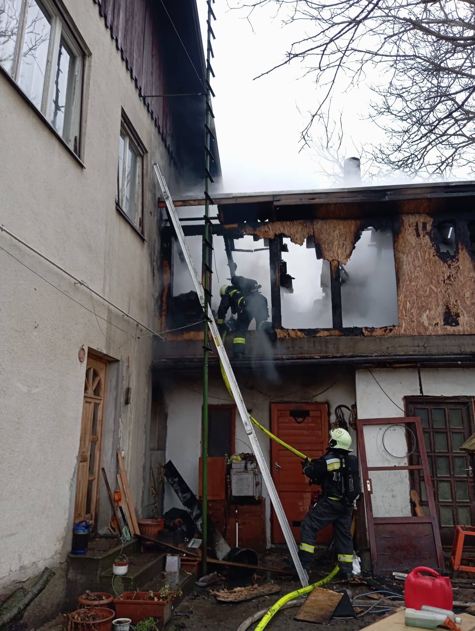 Melléképület égett Bicskén