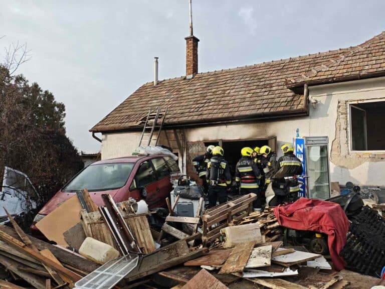 Tűz keletkezett egy melléképületben Bagon