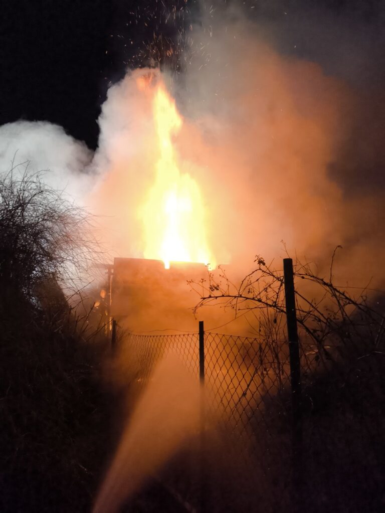 Családi ház égett Bényén