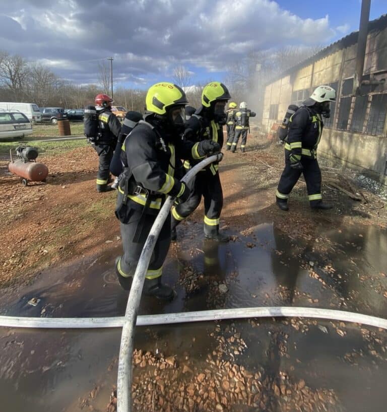 Tűz keletkezett egy autószerelő műhelyben tegnap délután Telekgerendáson