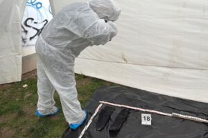 játszótéren talált 51 éves férfi áldozat