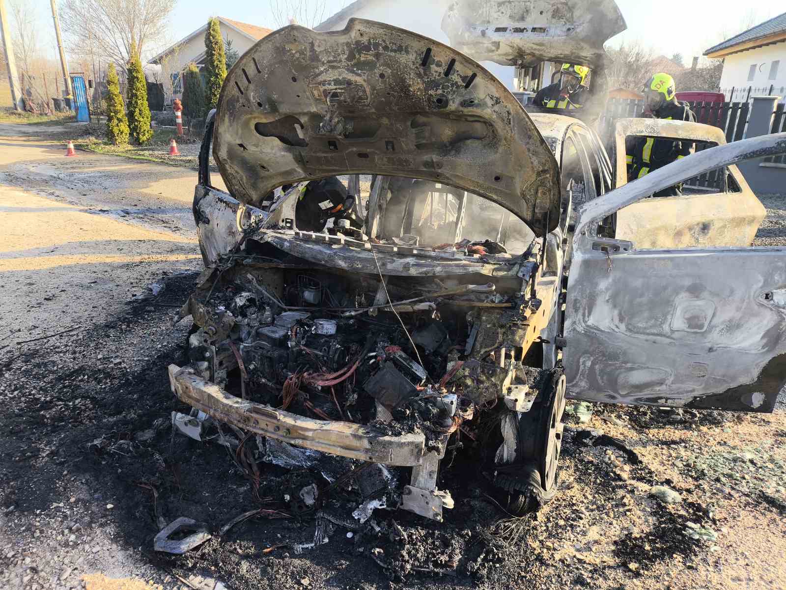 Kiégett egy elektromos autó