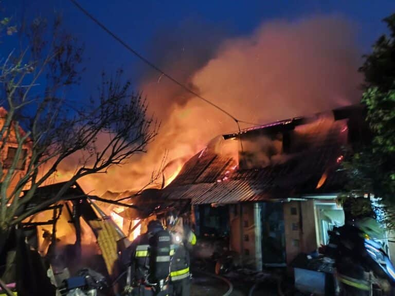 Kigyulladt egy családi ház mellé épített melléképület Pomázon