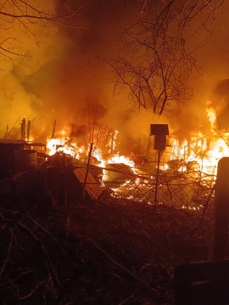 Kigyulladt egy melléképület Tápiószentmárton külterületén