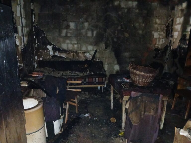 Idős férfi halt meg egy lakástűzben Győrteleken