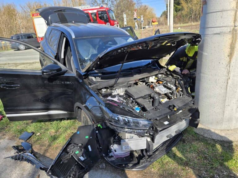 Két személygépkocsi ütközött össze Gödöllőn