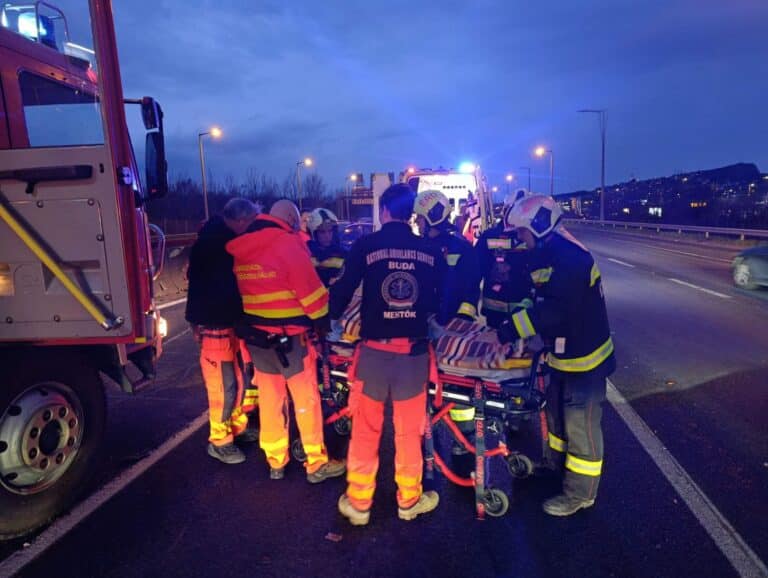 Két személygépkocsi ütközött össze az M7-es autópályán