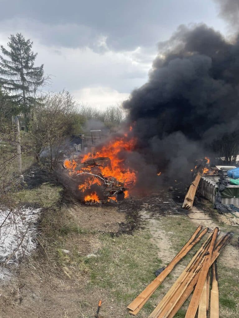 Lakókocsi égett Vácon