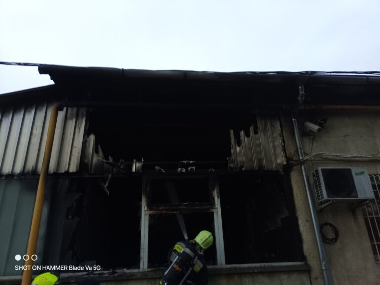 Tűz volt egy győri sütödében