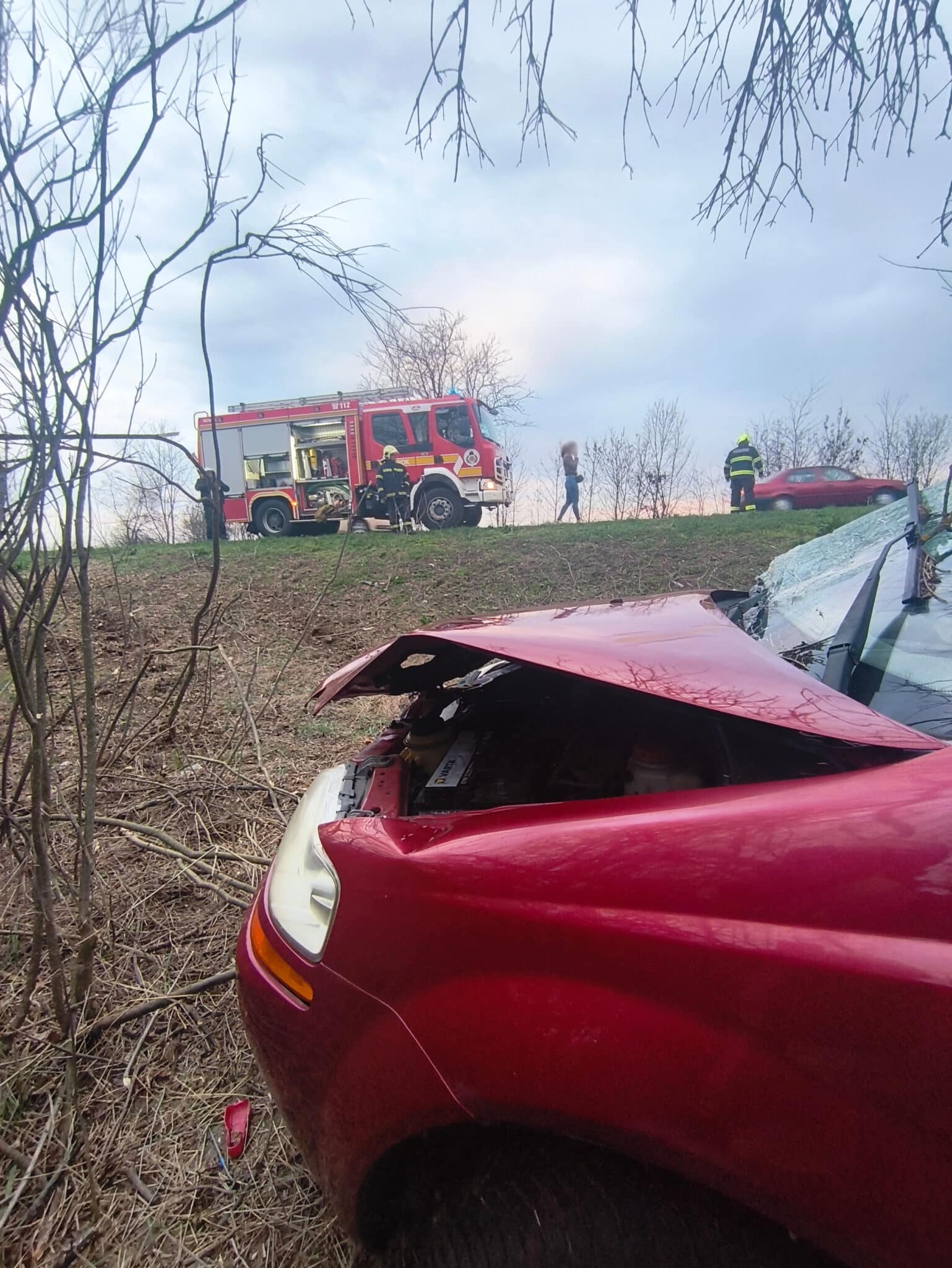 Árokba csapódott egy autó Abonynál
