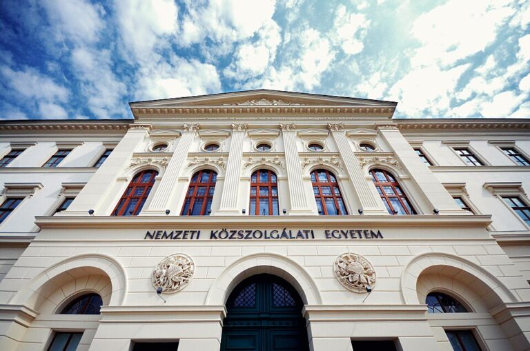 Az NKE Ludovika Kampusz főépületének homlokzata