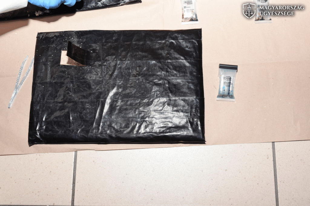 A Keletinél buktatta le a drogkereső kutya a Johannesburgból érkező futárt, 3 kg cuccal