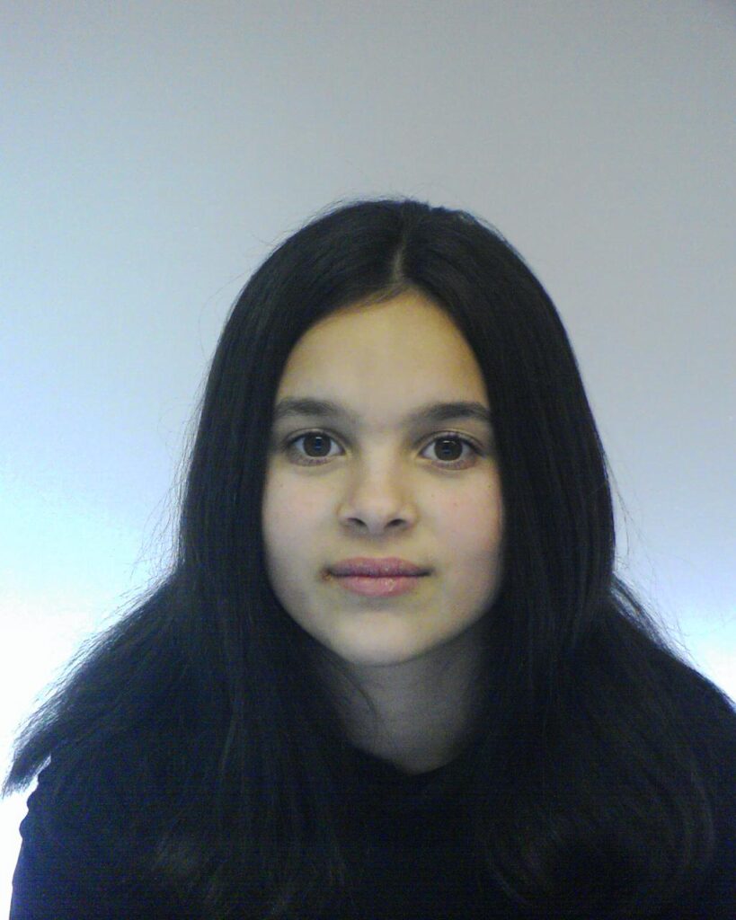 Eltűnt a 14 éves Gschöszer Vivien – egy megosztással sokat segíthetsz!