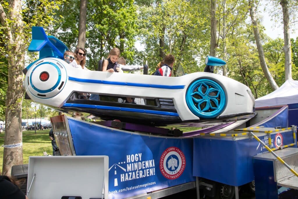 Szimulátorokkal és interaktív programokkal várják a látogatókat a Biztonság utcájában az Országos Rendőr- és Tűzoltónapon a Városligetben