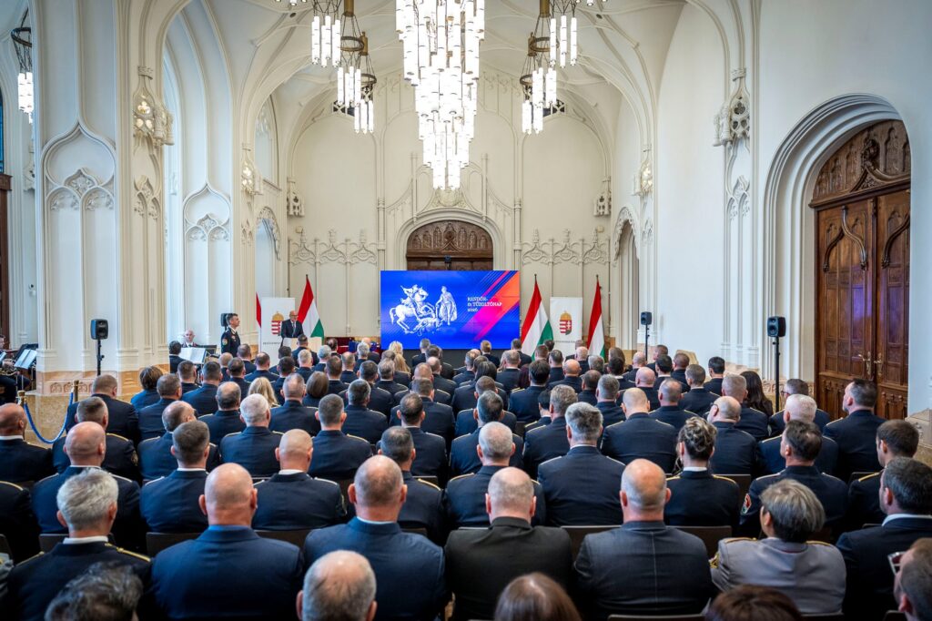 Belügyminiszteri elismeréseket adtak át a Rendőr- és Tűzoltónap alkalmából