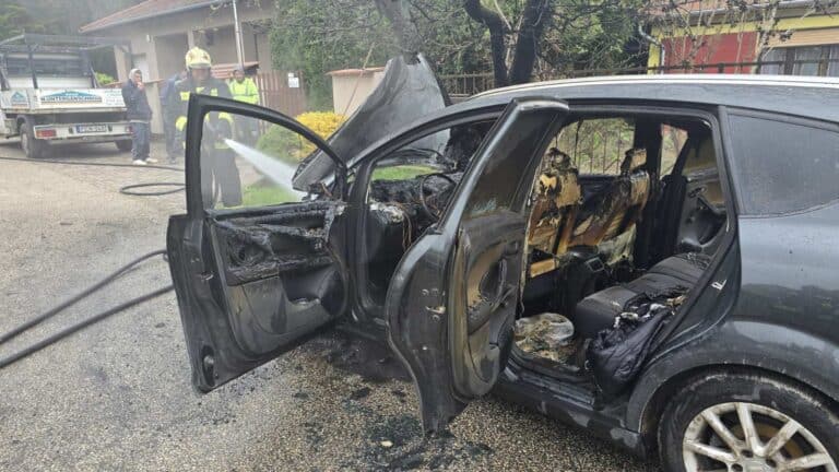 Kigyulladt egy gépkocsi Gyömrőn