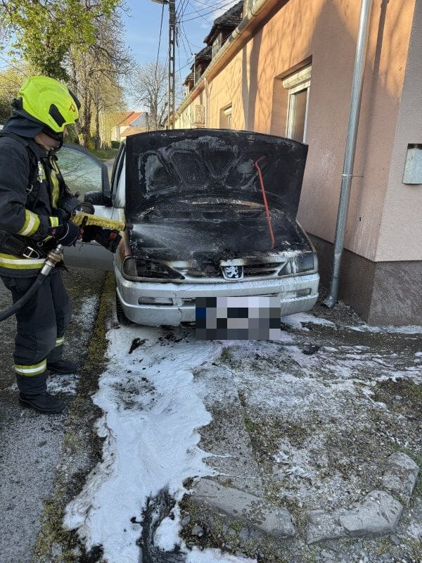 Autótűz Pécs-Vasason