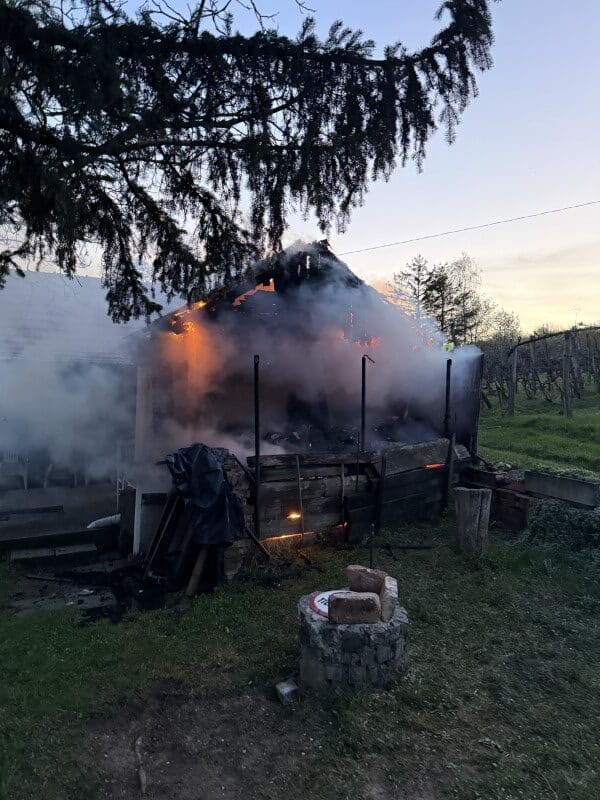 Kisház égett Pécsett