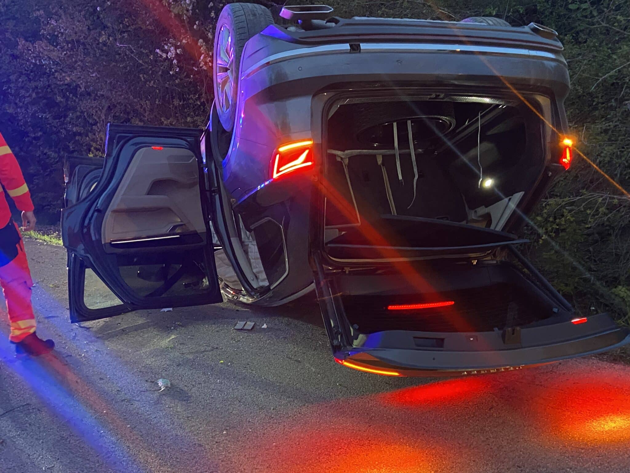 Felborult egy személygépkocsi Vácon