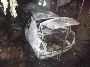 Kigyulladt egy autó Szolnokon