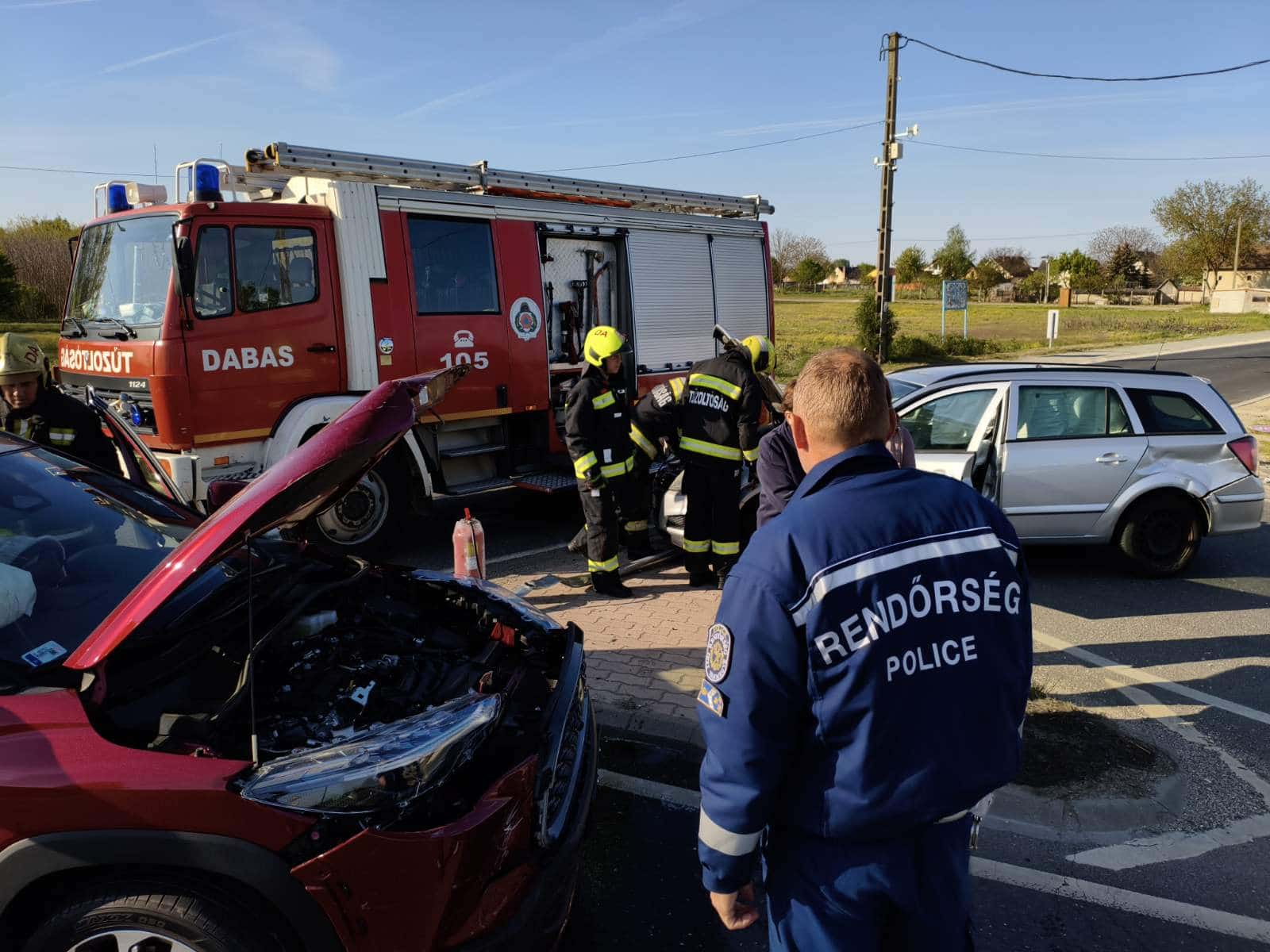 Két személygépkocsi ütközött össze Dabason