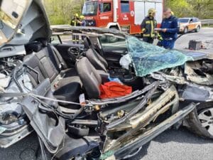 Kamion hátuljába rohant egy személygépkocsi az M5-ös autópályán