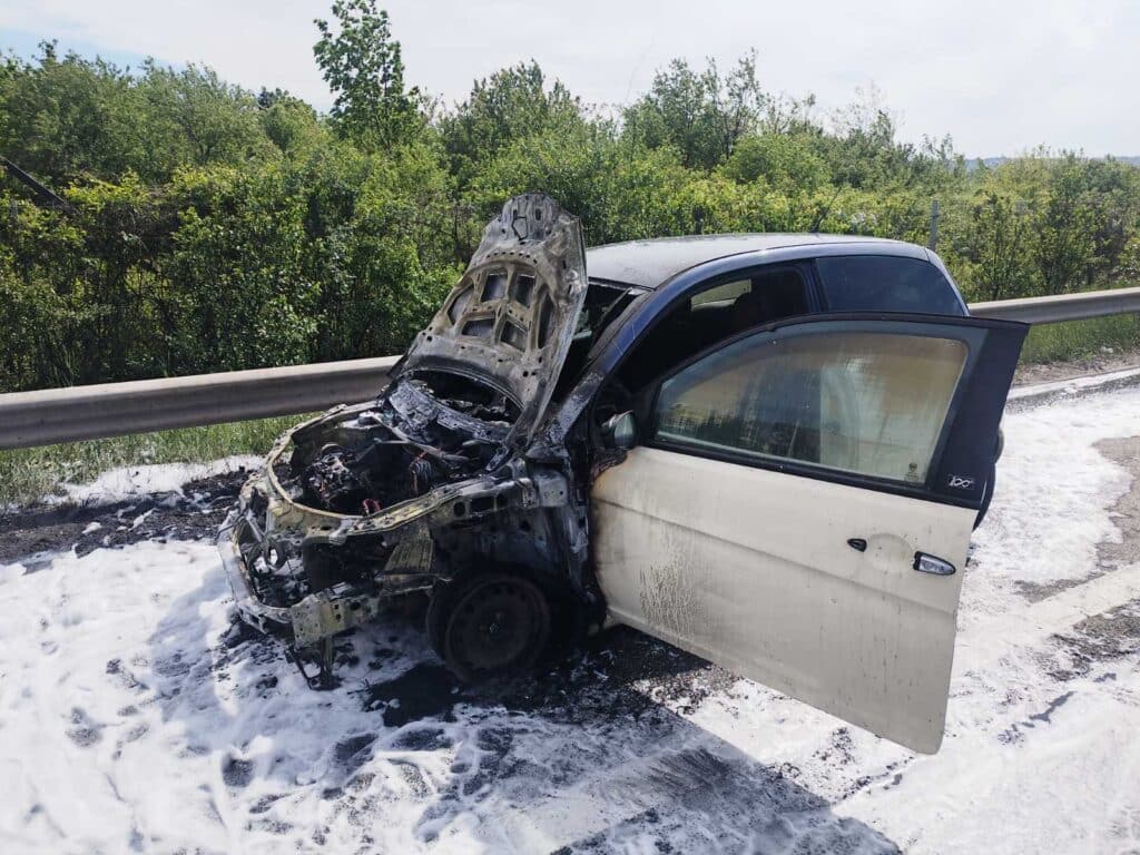 Kigyulladt egy gépkocsi az M7-es autópályán