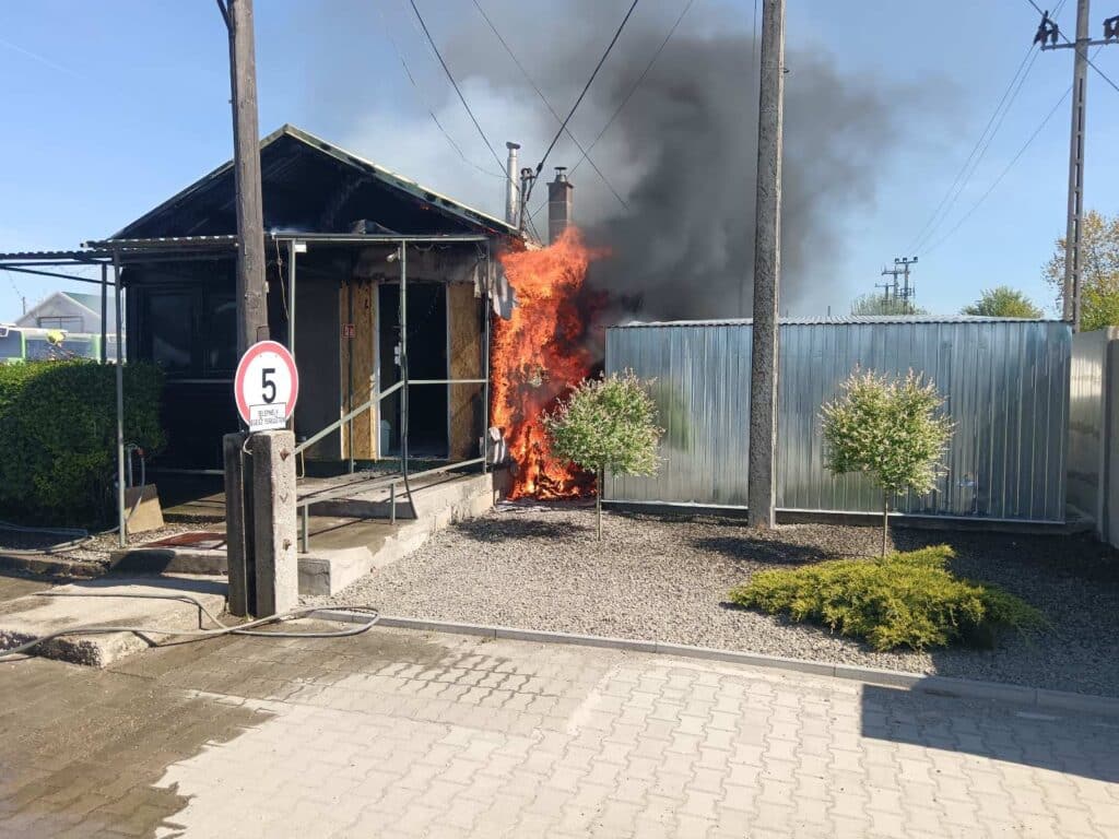 Teljes terjedelmében égett egy lakóépület Gyömrőn