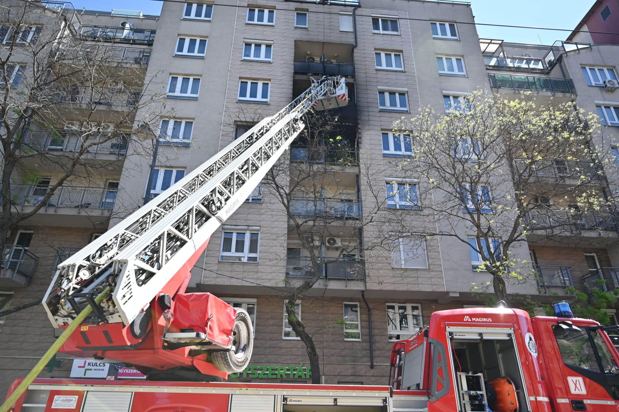 Erkélyen keletkezett tűz a XI. kerületben