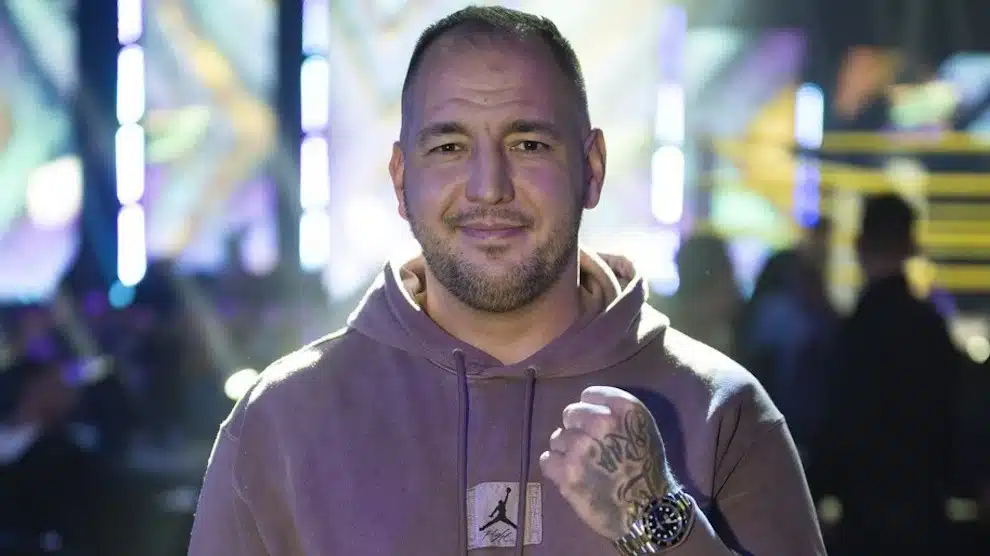 Vádat emeltek az ismert zenész, Curtis ellen: egri jótékonysági tornán ütött meg egy szurkolót