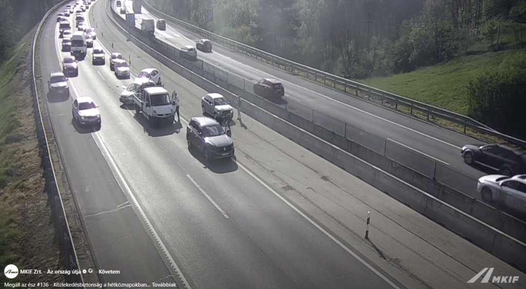 Hármas karambol és pofátlan szabálytalanság az M3-ason