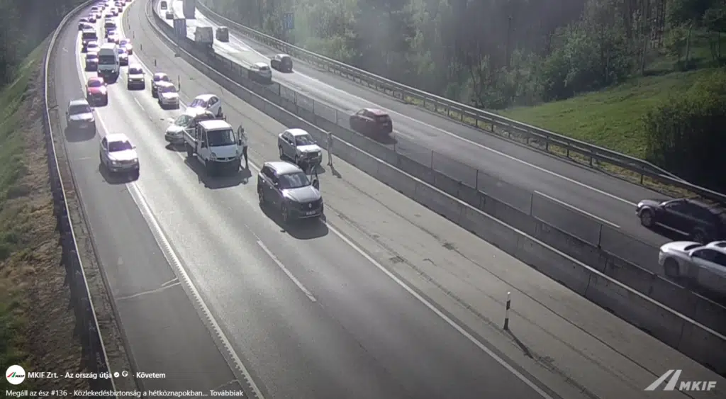 Hármas karambol és pofátlan szabálytalanság az M3-ason