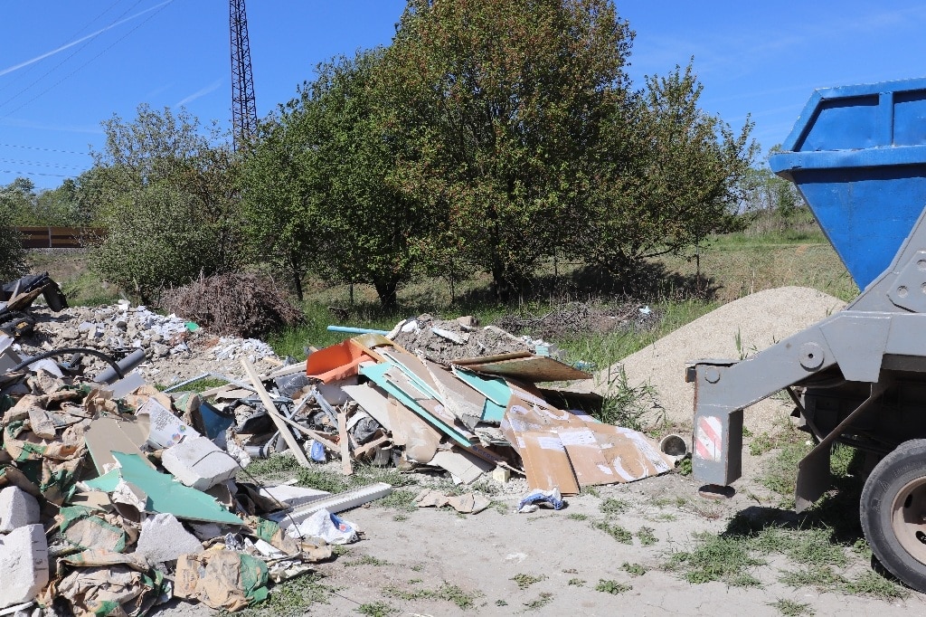 Illegális hulladéklerakó férfiakat fogtak el Soroksáron