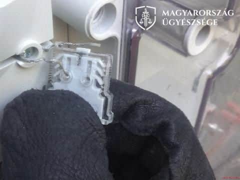 a sérült zárópecsét