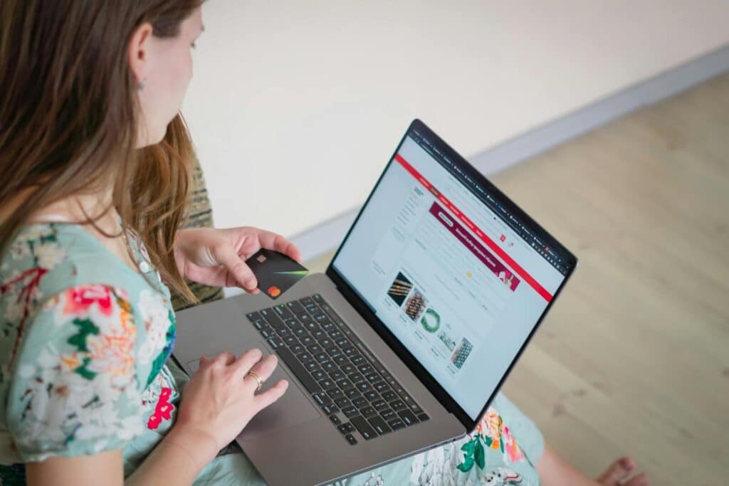 Online piactéren hirdetett nem létező termékeket
