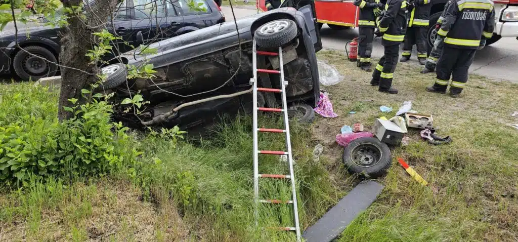 Két személygépkocsi ütközött össze Monoron