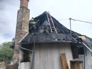 lángra kapott tető