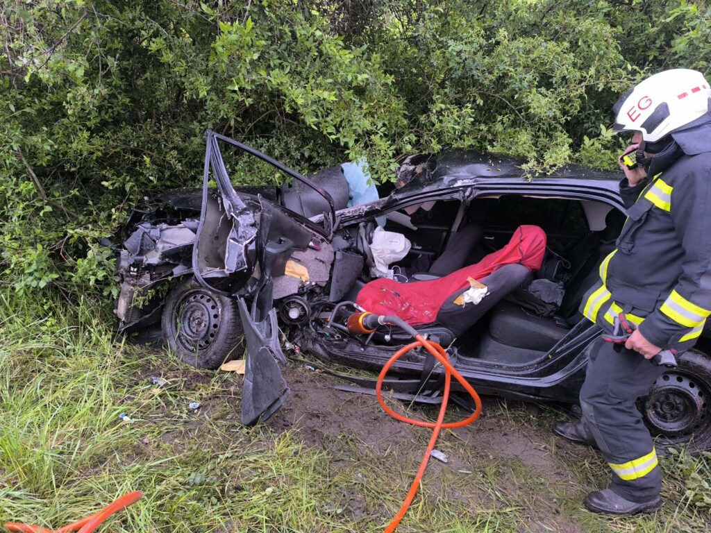 Lesodródott az útról egy autó Váraszó határában