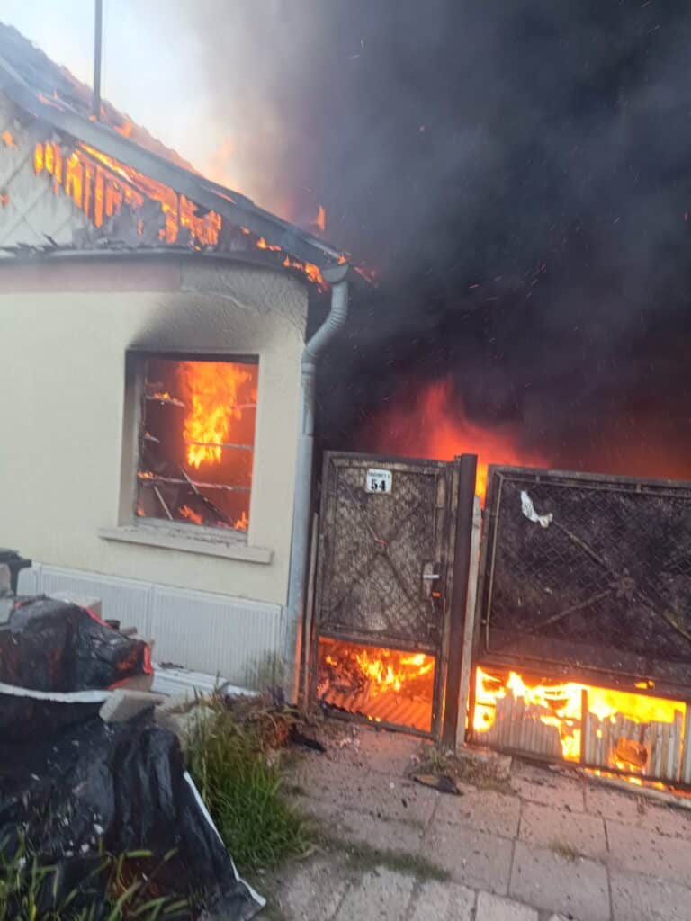 Családi ház gyulladt ki Nagykátán