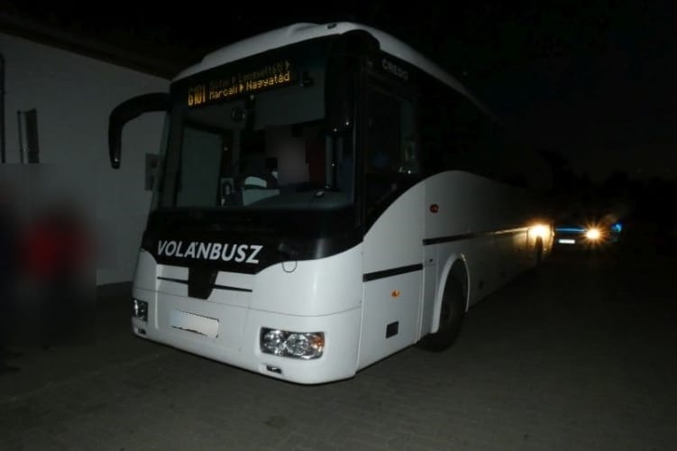Ittas utasok támadtak a buszvezetőre Böhönyén