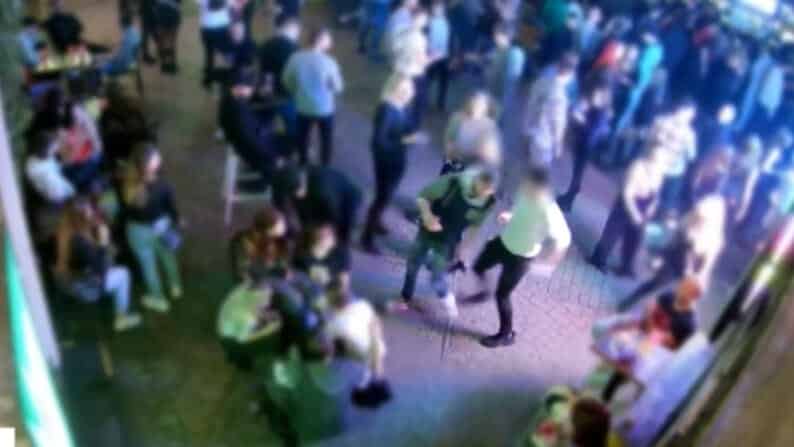 Tagadja bűnösségét a belvárosi szórakozóhelyen két ütéssel gyilkoló férfi